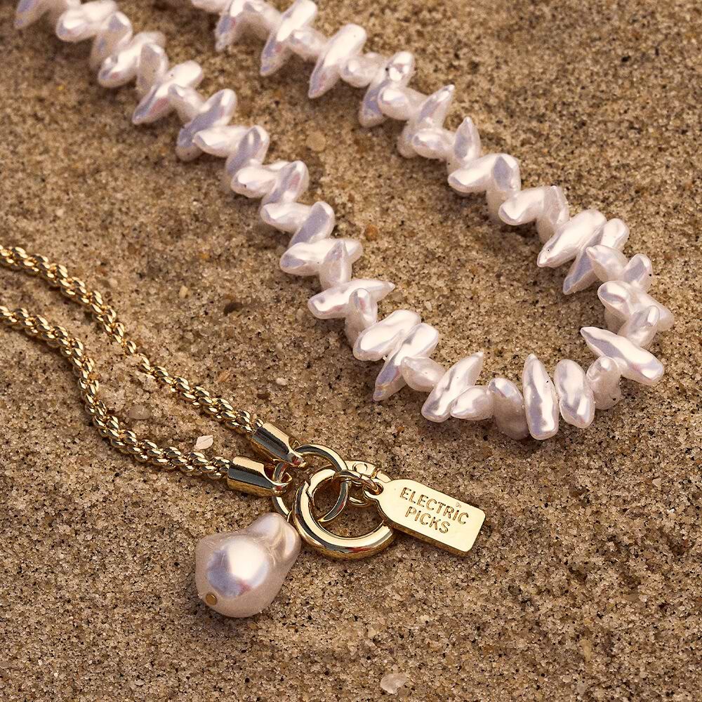 Coral Pearl Clam Charm — Phone Wristlet - US 27225