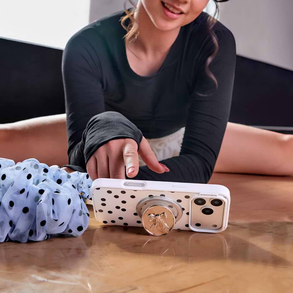 Spotlight Dots — iPhone 17 Pro Max MagSafe Case - US 20552