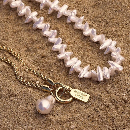 Coral Pearl Clam Charm — Phone Wristlet - US 40200
