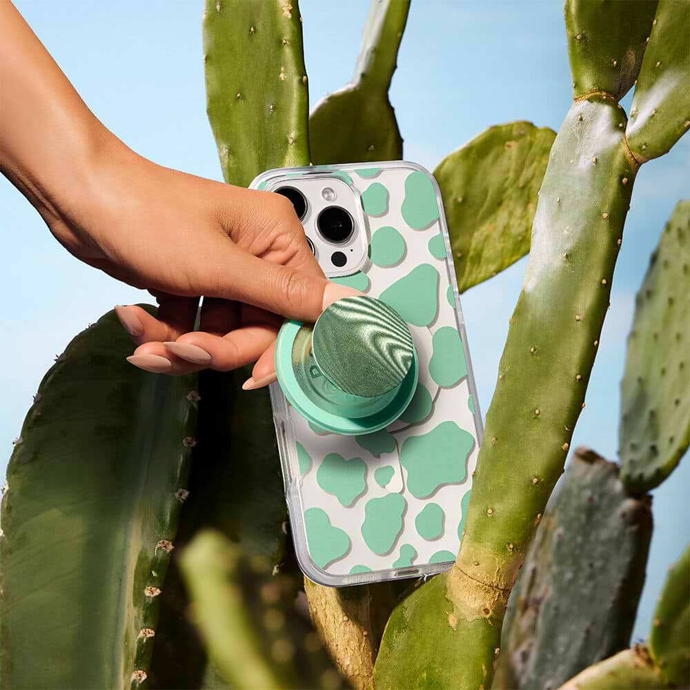 Turquoise Cow Cow — iPhone 14 Pro Max MagSafe Case - US 15131